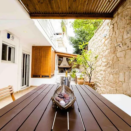 The Garden House At Alimos