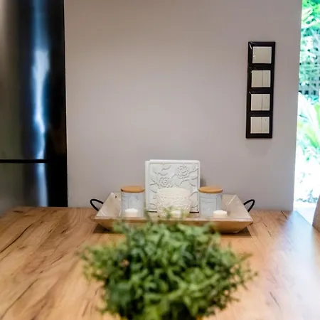 The Garden House At Alimos *